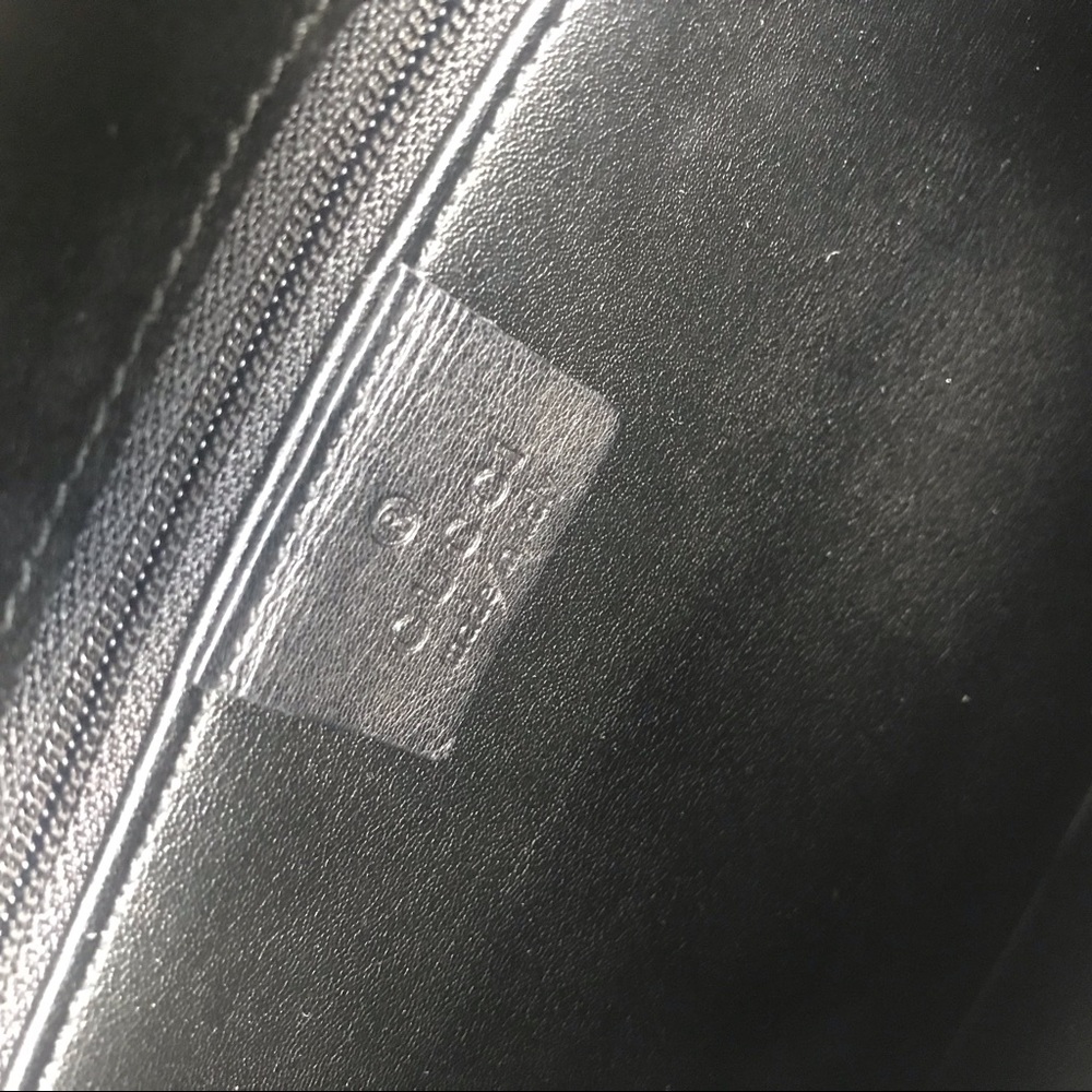 GUCCI Rare 90's Vintage Patent Leather Suede Purse - Picture 7 of 9
